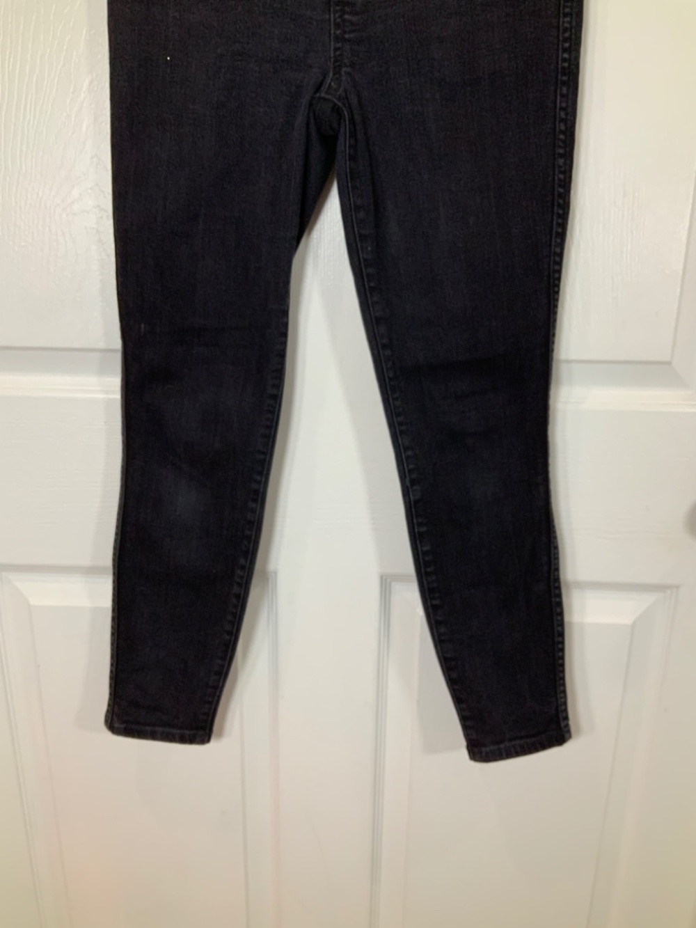 Spanx Black Ankle Jeans Slimming Stretch Pull On Pants Chic Classic Size Small - Picture 3 of 7